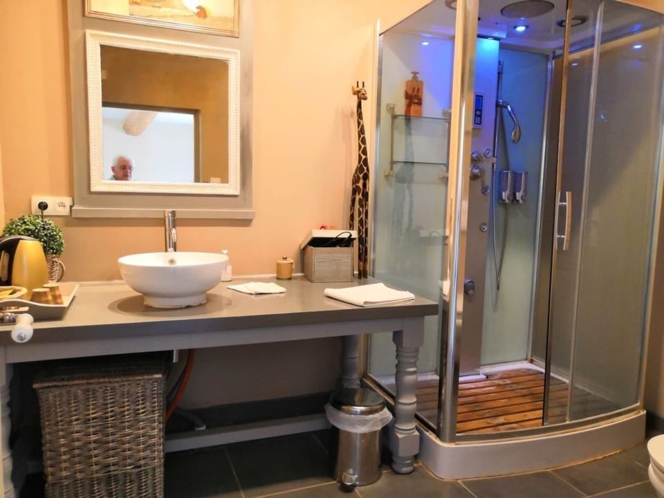 Family Triple Room, Ensuite, Garden View (Chambre Love) | Bathroom | Free toiletries, hair dryer, towels