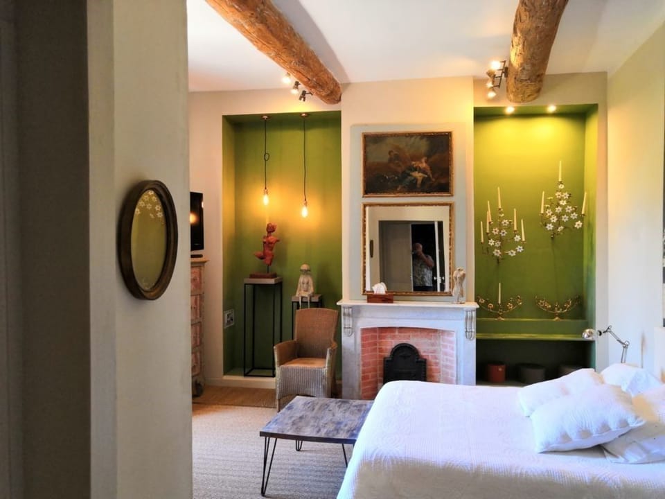 Deluxe Double Room, Ensuite, Garden View (Chambre Laurier) | Select Comfort beds, blackout drapes, iron/ironing board, free WiFi