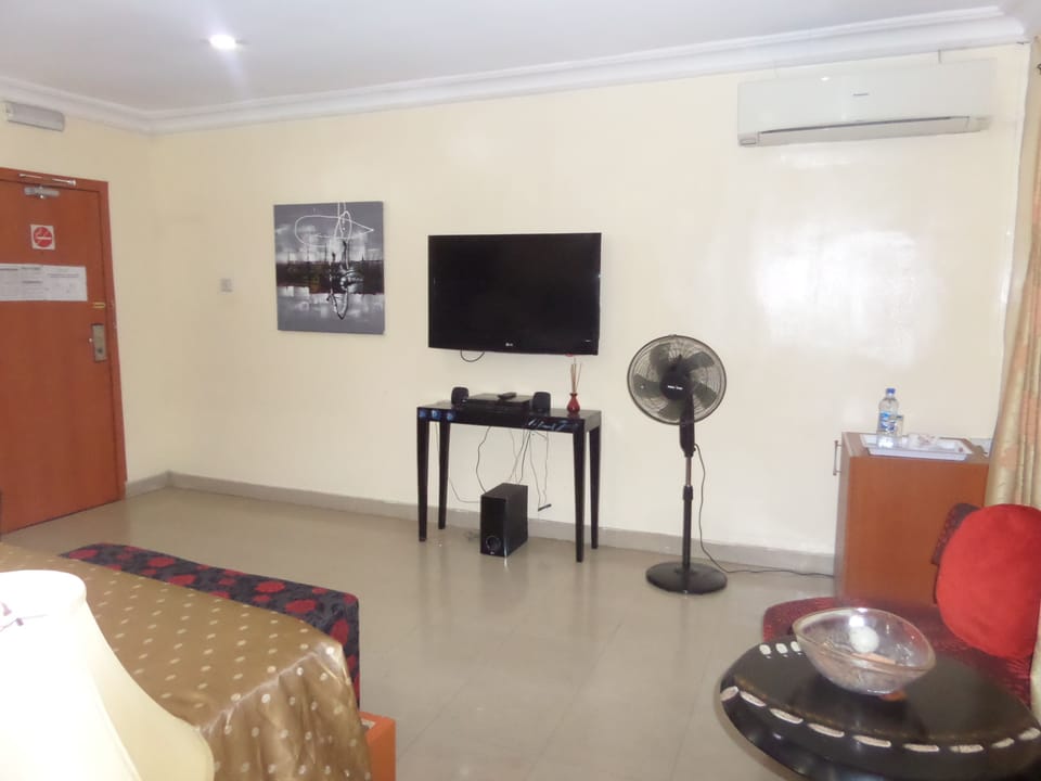 Executive Room | Premium bedding, desk, laptop workspace, internet
