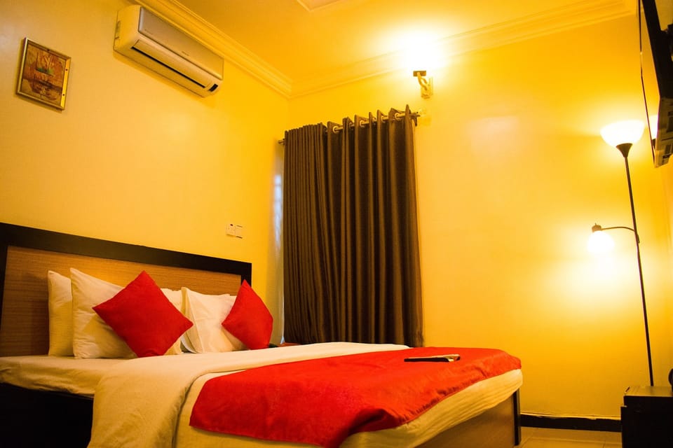 In-room safe, desk, soundproofing, free WiFi
