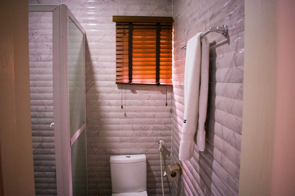 Bathtub, free toiletries, towels, soap