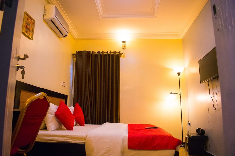 In-room safe, desk, soundproofing, free WiFi