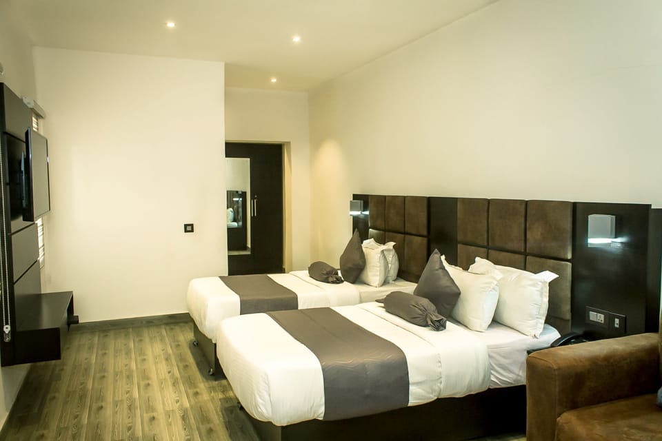 Superior Double Room | Desk, laptop workspace, WiFi, bed sheets