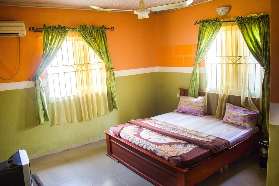 Standard Room | Desk