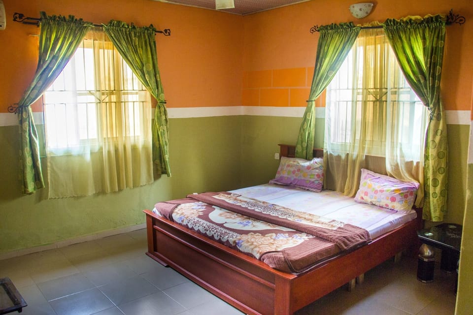 Standard Room | Desk