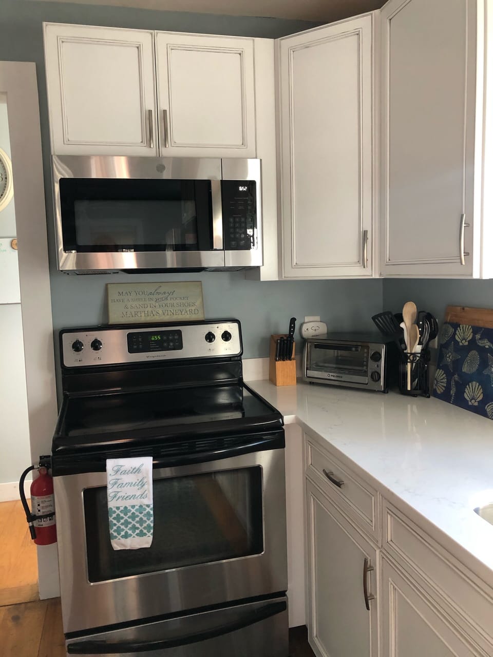 Kitchen cabinets and quartz counter 