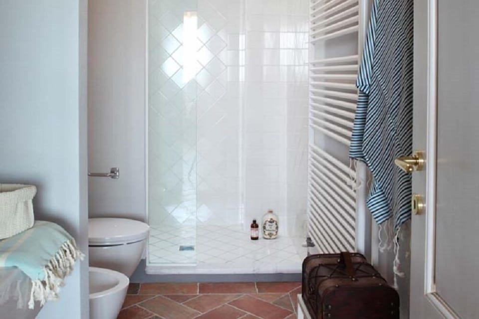 Double Room (4) | Bathroom | Shower, free toiletries, hair dryer, slippers