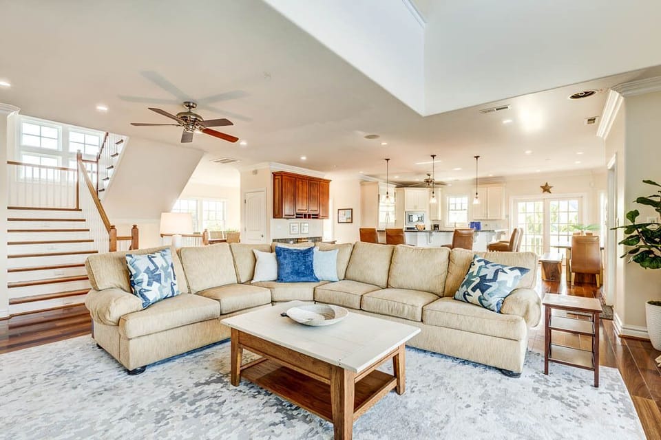Mid-Level Living Room with Deck Access