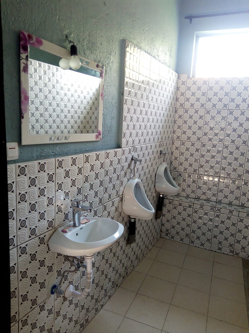 Economy Shared Dormitory, Mixed Dorm, Shared Bathroom | Bathroom | Shower, free toiletries, slippers, towels