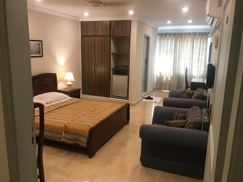 Minibar, desk, soundproofing, free WiFi