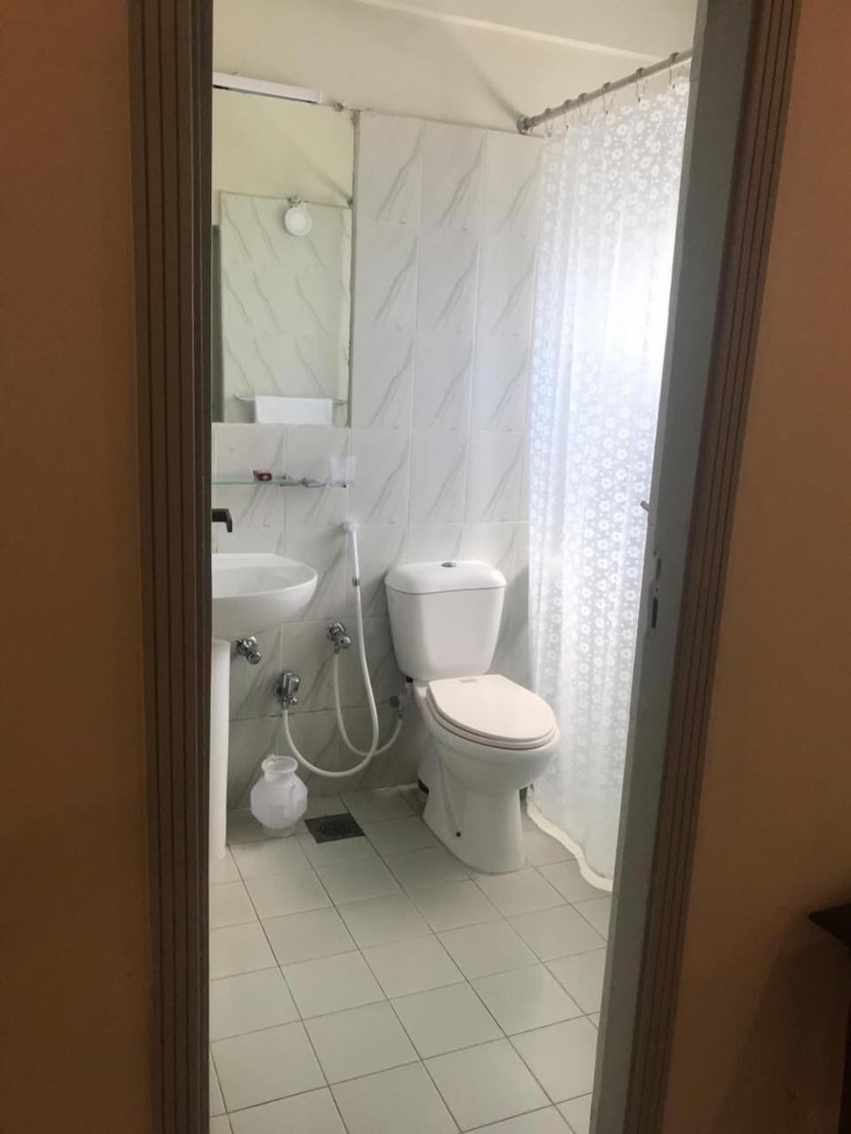 Shower, free toiletries, slippers, bidet