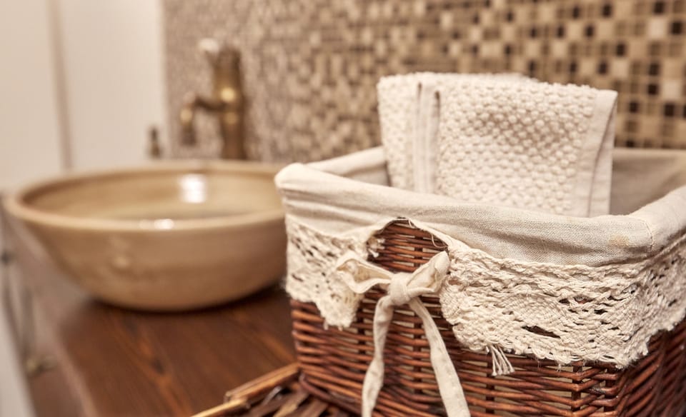 Traditional House | Bathroom | Shower, free toiletries, hair dryer, towels