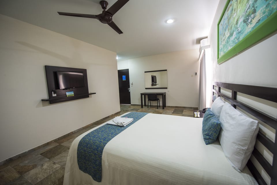 Executive Room | Premium bedding, minibar, in-room safe, desk