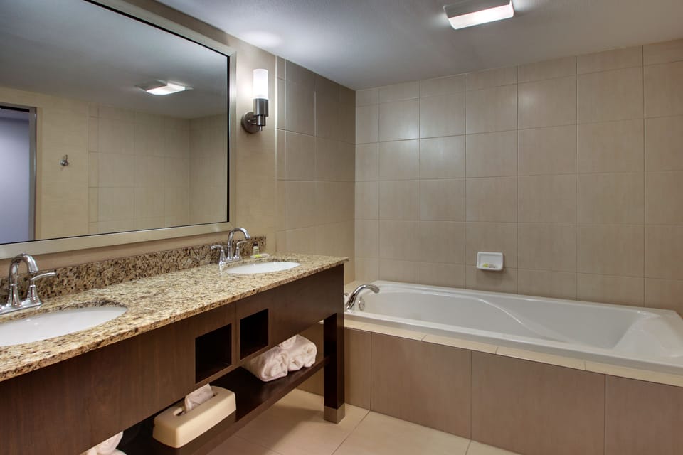 Suite, 1 Bedroom | Bathroom | Separate tub and shower, free toiletries, hair dryer, towels