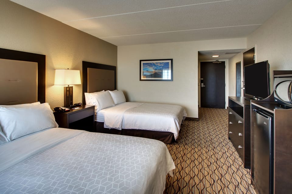 Premium bedding, in-room safe, desk, laptop workspace