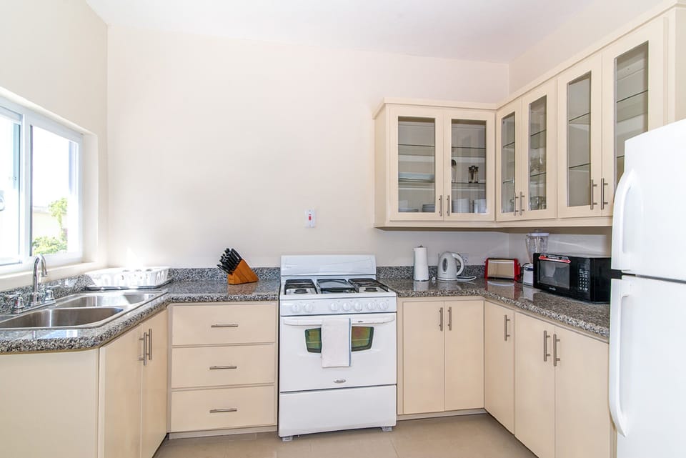 Deluxe Townhome, 2 Bedrooms, Sea View, Beachfront | Private kitchen | Coffee/tea maker, full-size fridge, microwave, oven