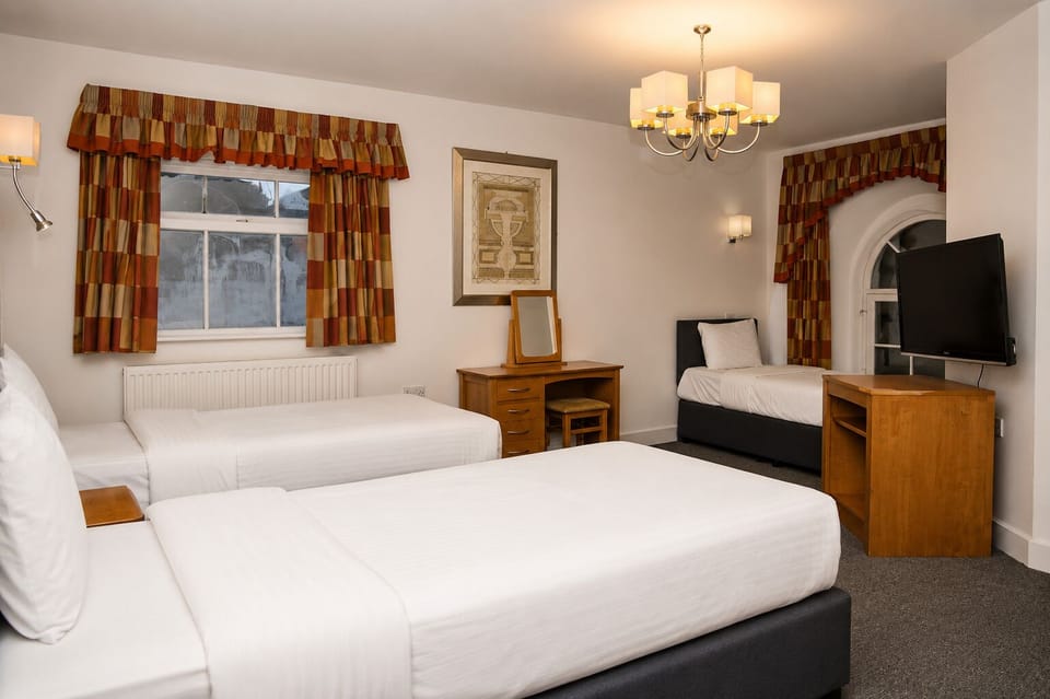 Standard Triple Room | Laptop workspace, iron/ironing board (on request), WiFi (free)