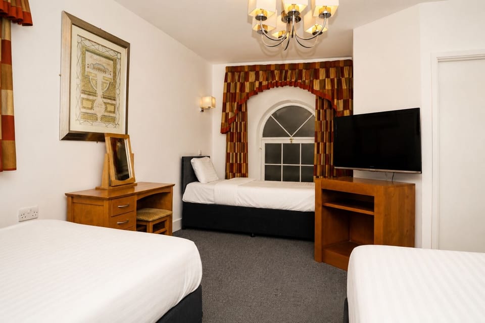 Standard Triple Room | Laptop workspace, iron/ironing board (on request), WiFi (free)