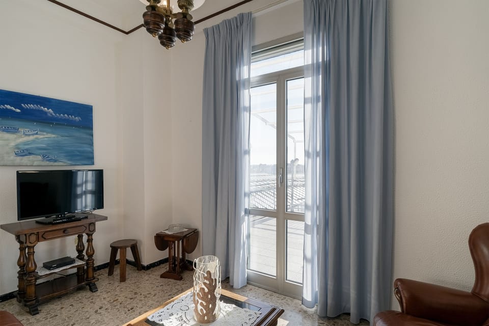 Apartment | Living area | Flat-screen TV