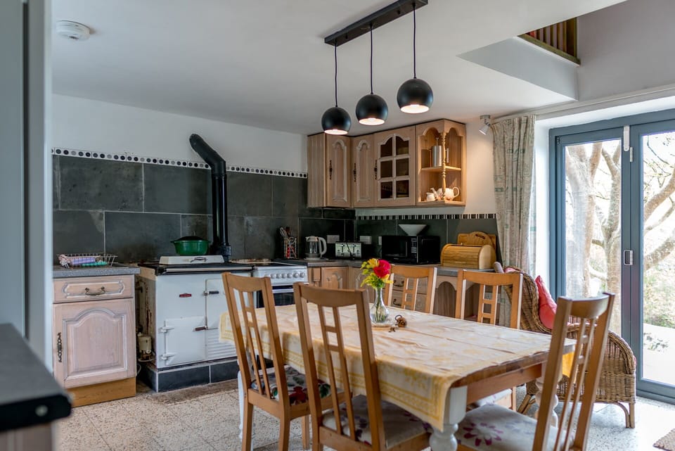 Deluxe Cottage, Private Bathroom, Sea View | Private kitchen