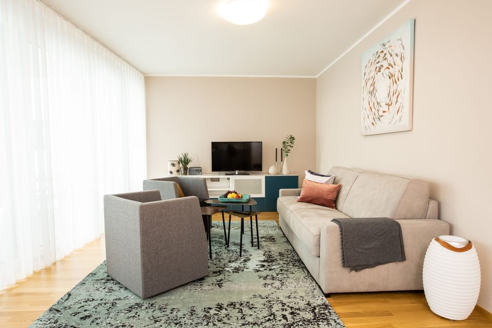Deluxe Apartment | Living area | Flat-screen TV