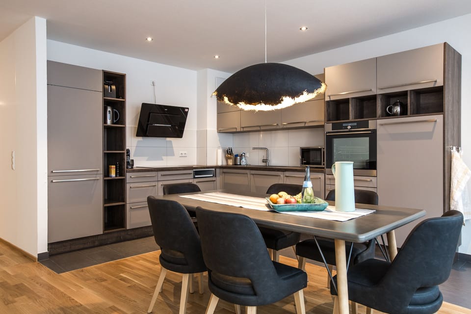 Deluxe Apartment | Private kitchen | Fridge, microwave, oven, stovetop