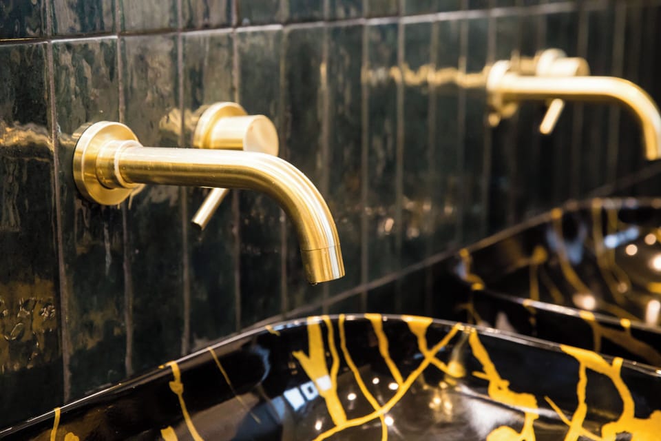 Luxury Room (Muker) - Ensuite | Soundproofing, iron/ironing board, free WiFi, bed sheets