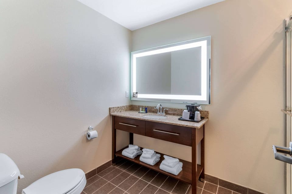 Premium bedding, desk, blackout drapes, iron/ironing board