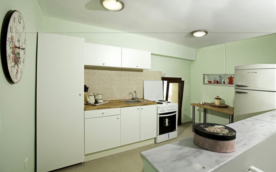 House, 6 Bedrooms | Private kitchen | Fridge, oven, stovetop, dishwasher