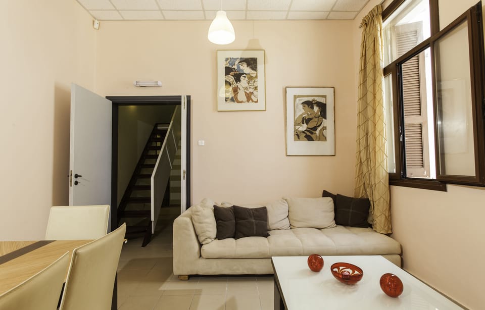 House, 6 Bedrooms | Living area | TV