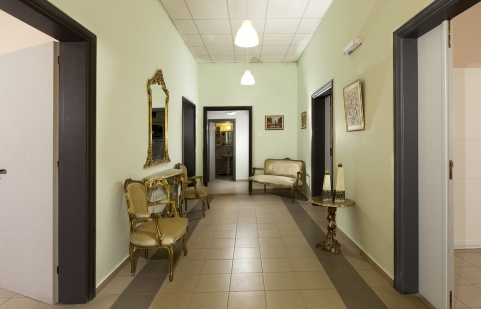 House, 6 Bedrooms | 6 bedrooms, soundproofing, iron/ironing board, travel crib