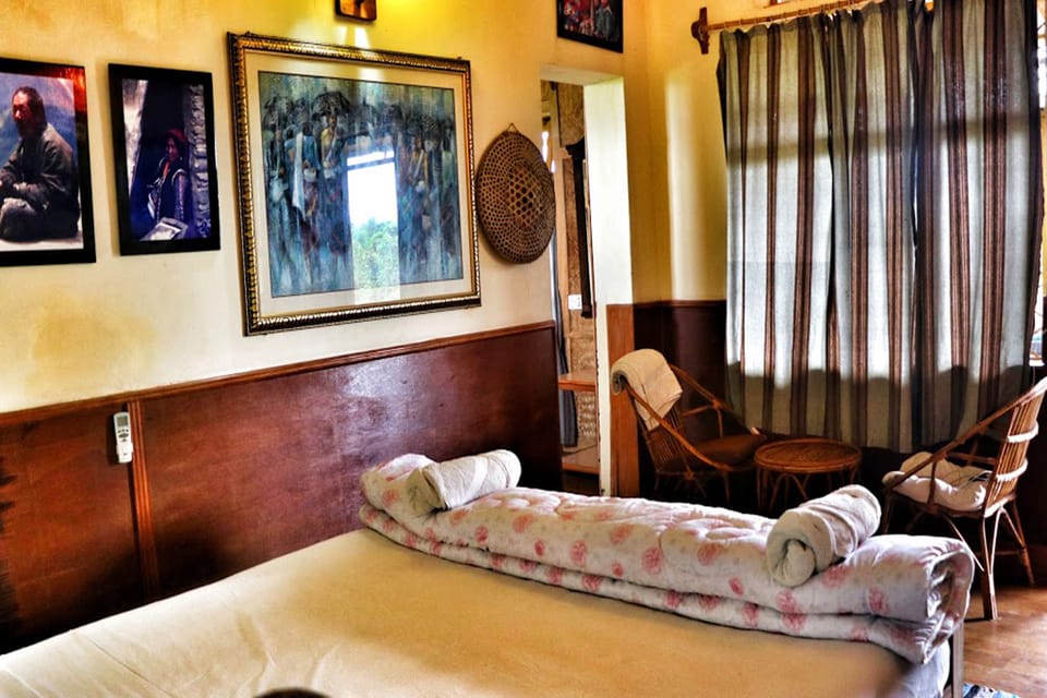 Economy Room | Bathroom | Shower, free toiletries, towels