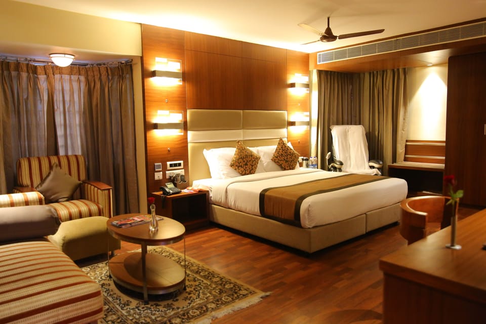 Suite | Minibar, in-room safe, desk, iron/ironing board