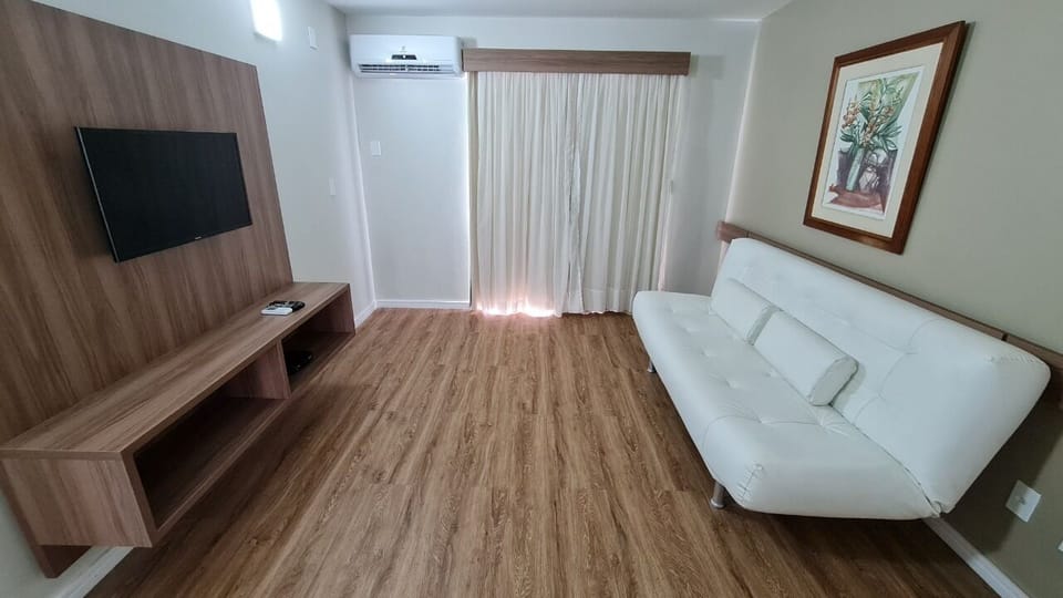 Executive Suite | Living area | 32-inch LCD TV with cable channels, TV