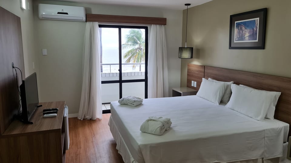 Junior Suite, Sea View | Minibar, in-room safe, desk, blackout drapes