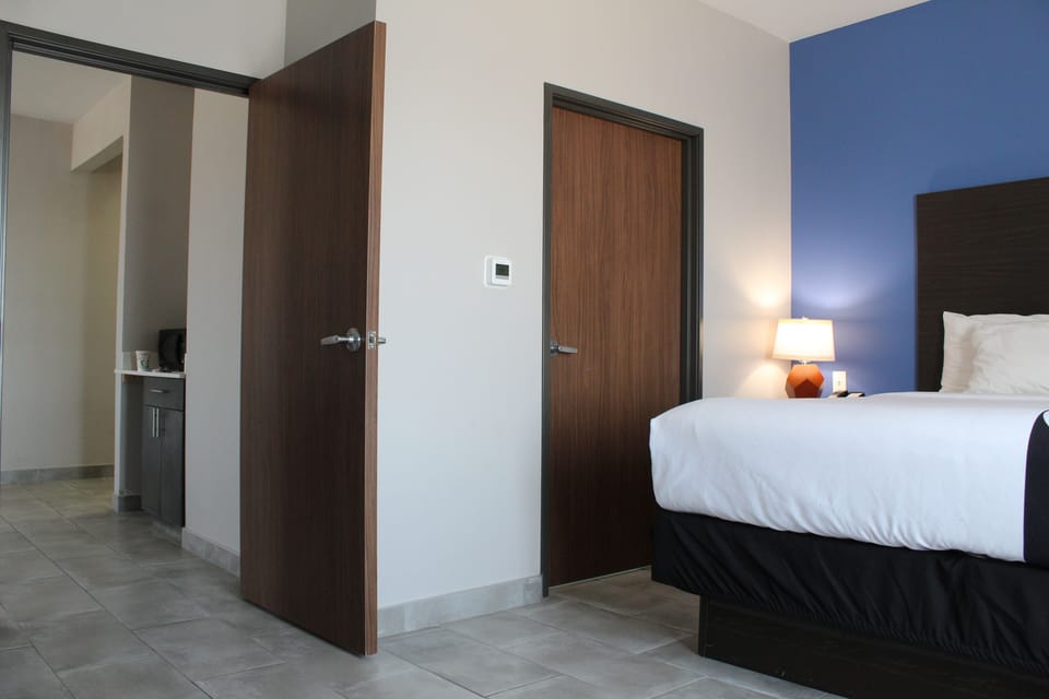 Suite, 1 Bedroom, Non Smoking | Premium bedding, down comforters, individually decorated