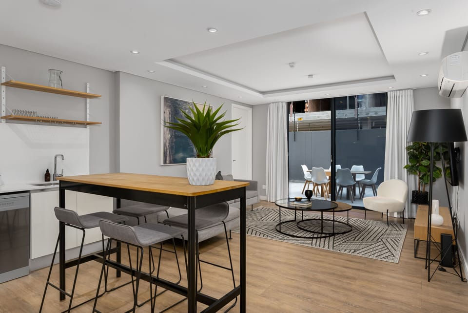 Classic Apartment, 1 Bedroom | In-room dining