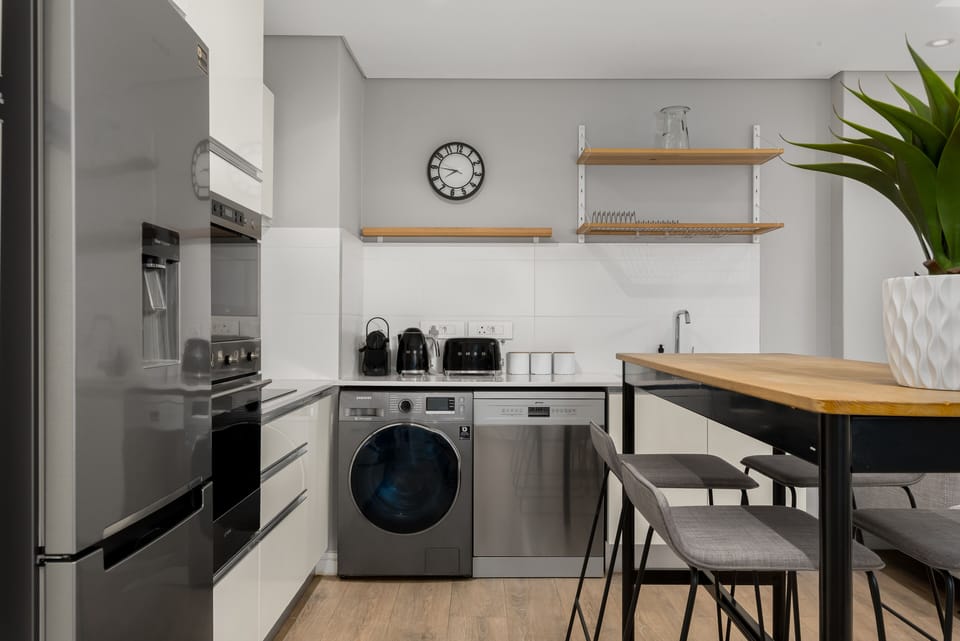 Classic Apartment, 1 Bedroom | Private kitchen | Fridge, oven, stovetop, dishwasher