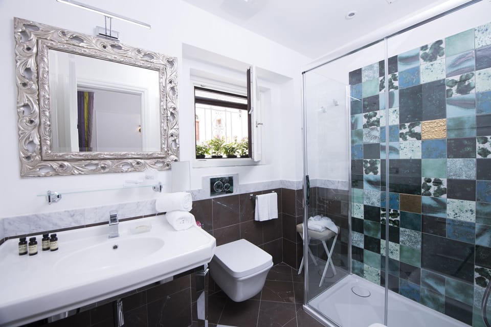 Deluxe Double Room, Balcony | Bathroom | Free toiletries, hair dryer, slippers, bidet