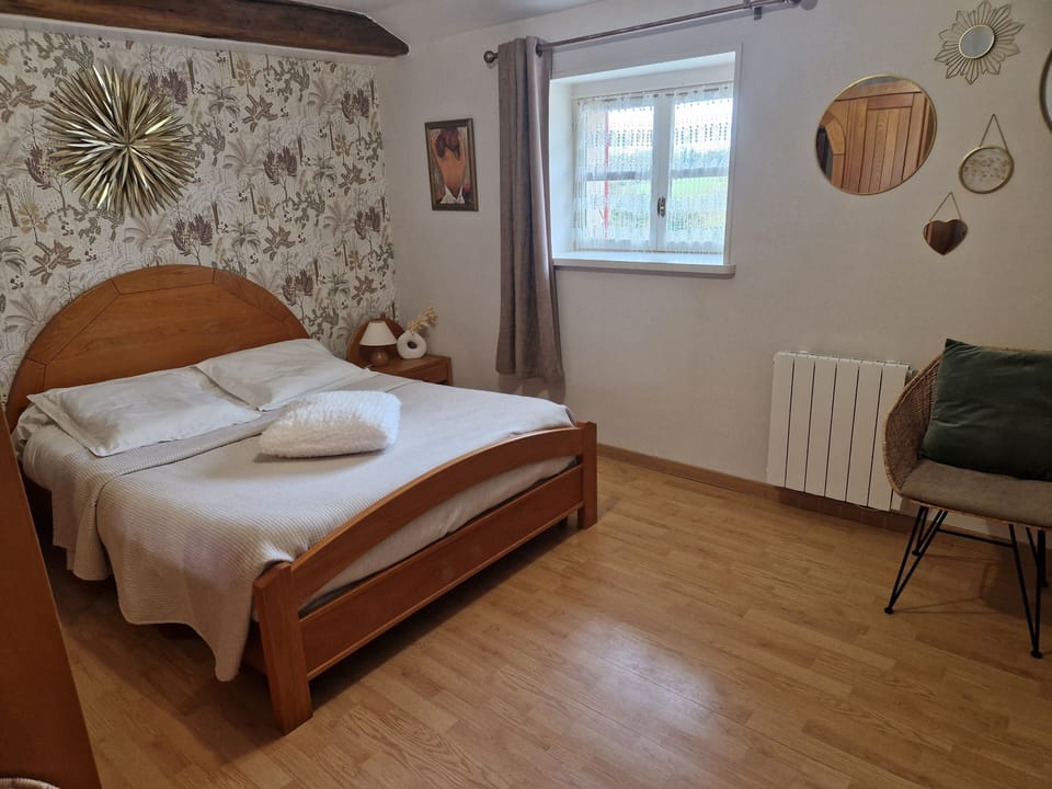 Double Room | 2 bedrooms, individually decorated, individually furnished, desk
