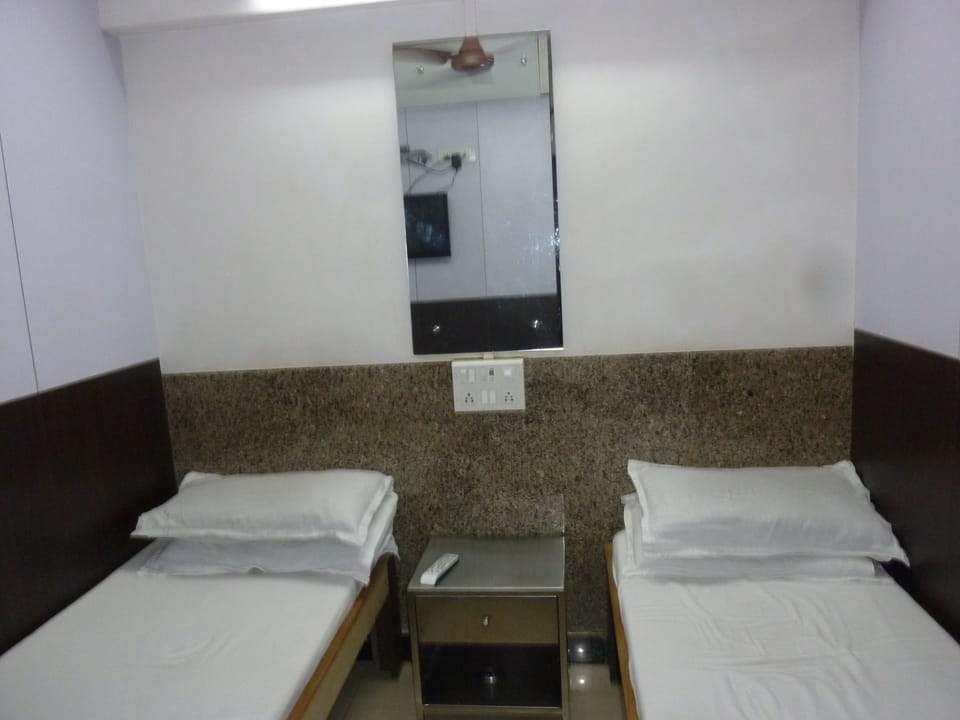 Standard Double Room, 1 Double Bed, Shared Bathroom | Free WiFi, bed sheets