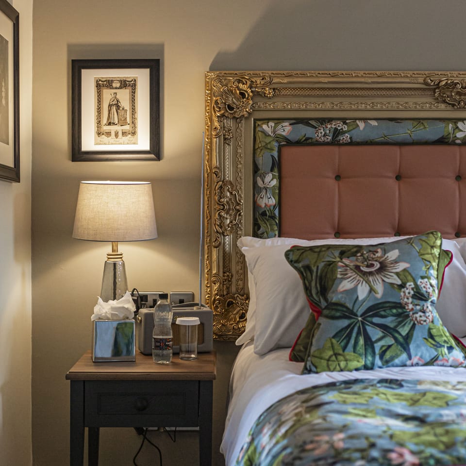 Superior Double Room | Individually furnished, desk, blackout drapes, iron/ironing board