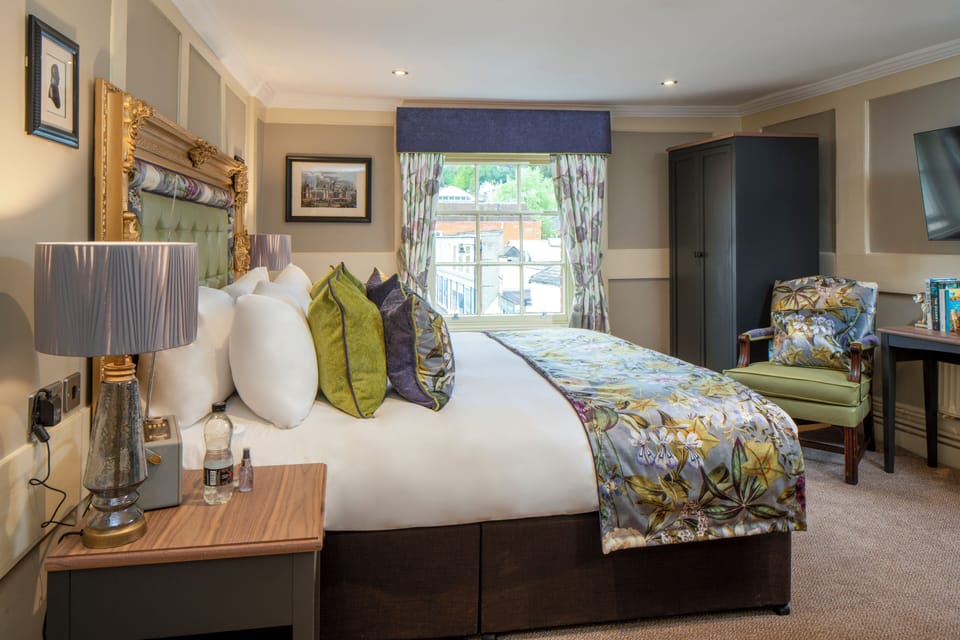 Superior Double Room | Individually furnished, desk, blackout drapes, iron/ironing board