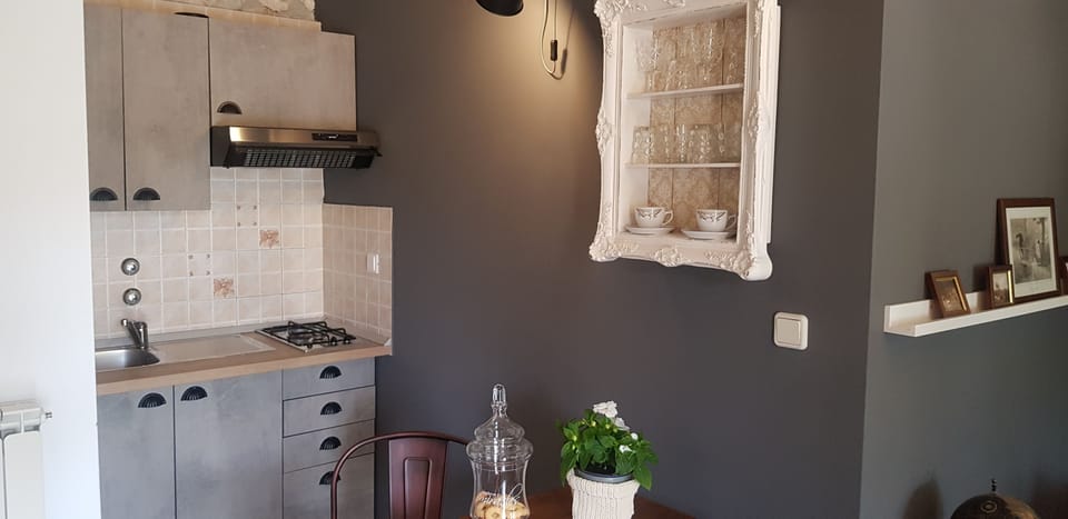 Apartment (A3) | Private kitchen | Coffee/tea maker