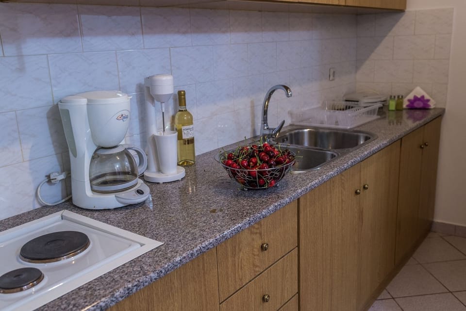 House, 3 Bedrooms | Private kitchen | Full-size fridge, stovetop, coffee/tea maker, electric kettle