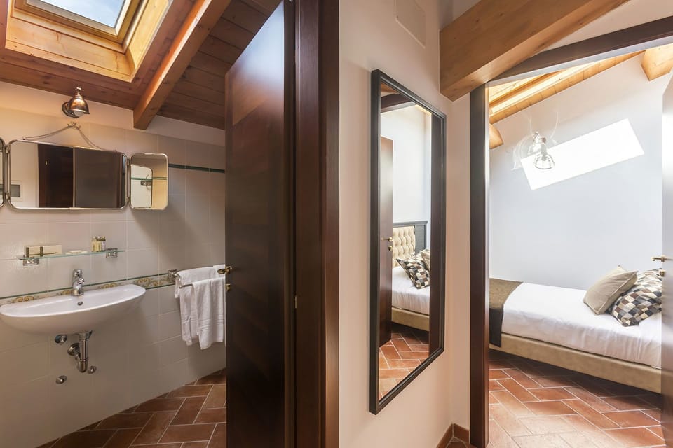 Basic Triple Room | Minibar, in-room safe, desk, cribs/infant beds