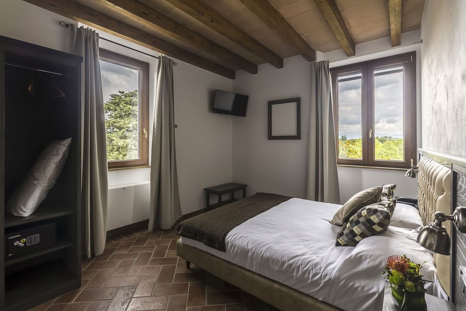 Classic Double Room | Minibar, in-room safe, desk, cribs (surcharge)