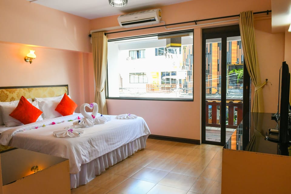Deluxe Double Room | Rollaway beds, free WiFi, bed sheets