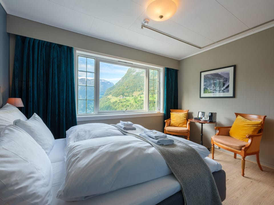 Double Room, Sea View | Down comforters, iron/ironing board, free WiFi, bed sheets