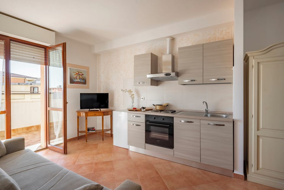 Comfort Apartment, 1 Bedroom, Balcony, Sea View | Private kitchenette